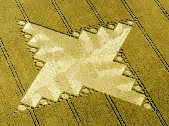 The Crescent Star, Silbury Hill, England, 1999 -.jpg (click to view)