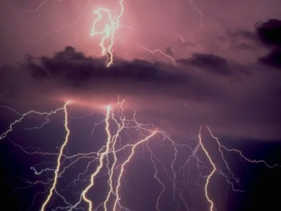 Thunderbolt -  - ID 32988 - PREMIUM.jpg (click to view)